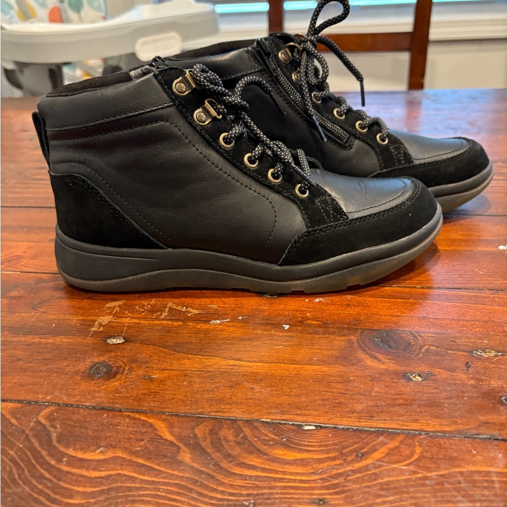 Vionic Black Ankle Boots with Streamlined Design